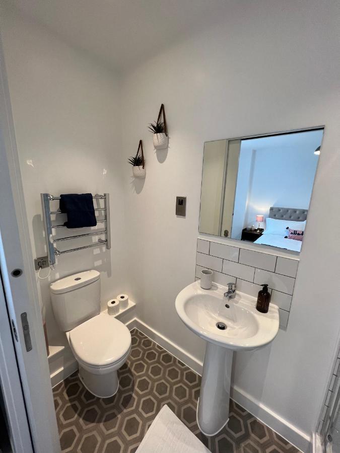 Modern 2 Bedroom Apt Sleeps 6 - Near กลอสเตอร์ ภายนอก รูปภาพ