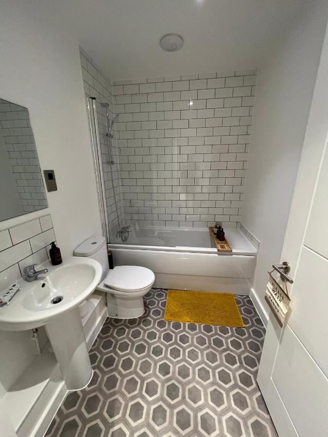 Modern 2 Bedroom Apt Sleeps 6 - Near กลอสเตอร์ ภายนอก รูปภาพ